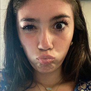 Meet your Posher, Chloe